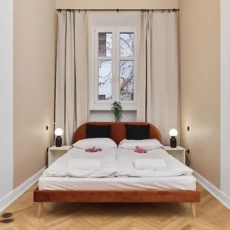 The Market Square Siedmiu Elektorow By Renters