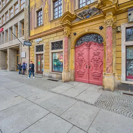 The Market Square Siedmiu Elektorow By Renters Wroclaw